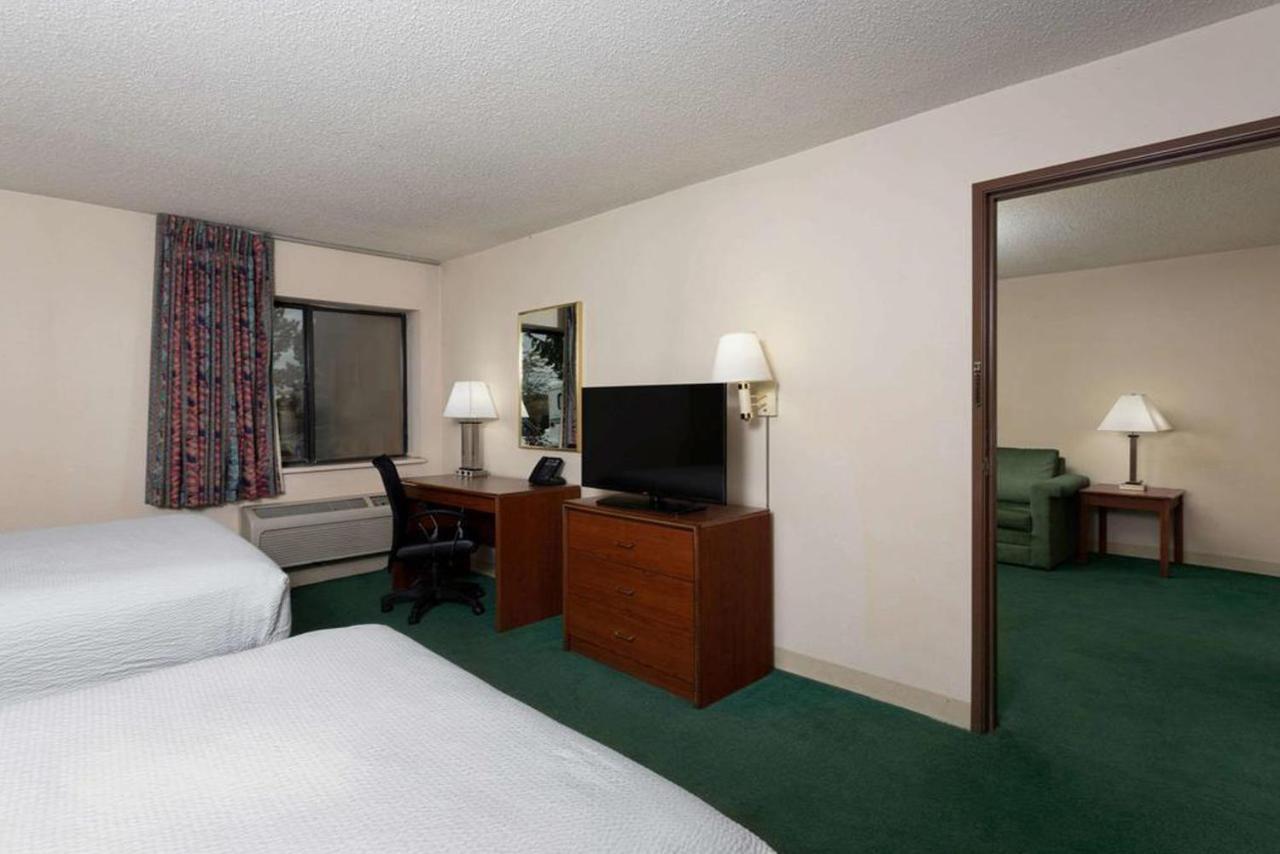 Norwood Inn & Suites Indianapolis East Post Drive Eksteriør bilde