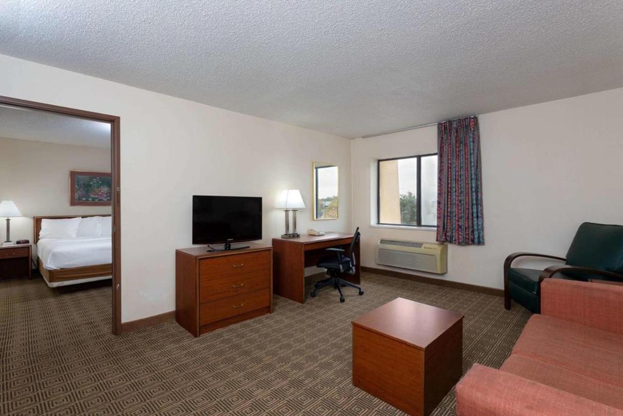 Norwood Inn & Suites Indianapolis East Post Drive Eksteriør bilde